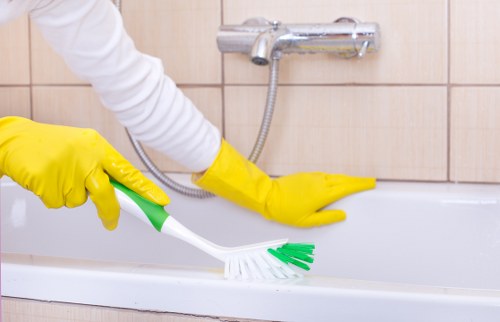 Kitchen and bathroom deep cleaning for a Wimbledon move-out